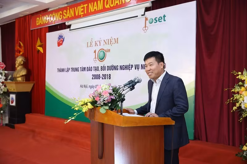 Trước khi được điều động về làm Bí thư tỉnh Bình Phước, ông Nguyễn Mạnh Cường từng giữ nhiều chức vụ quan trọng tại Bộ Ngoại giao, Ban đối ngoại Trung ương.
