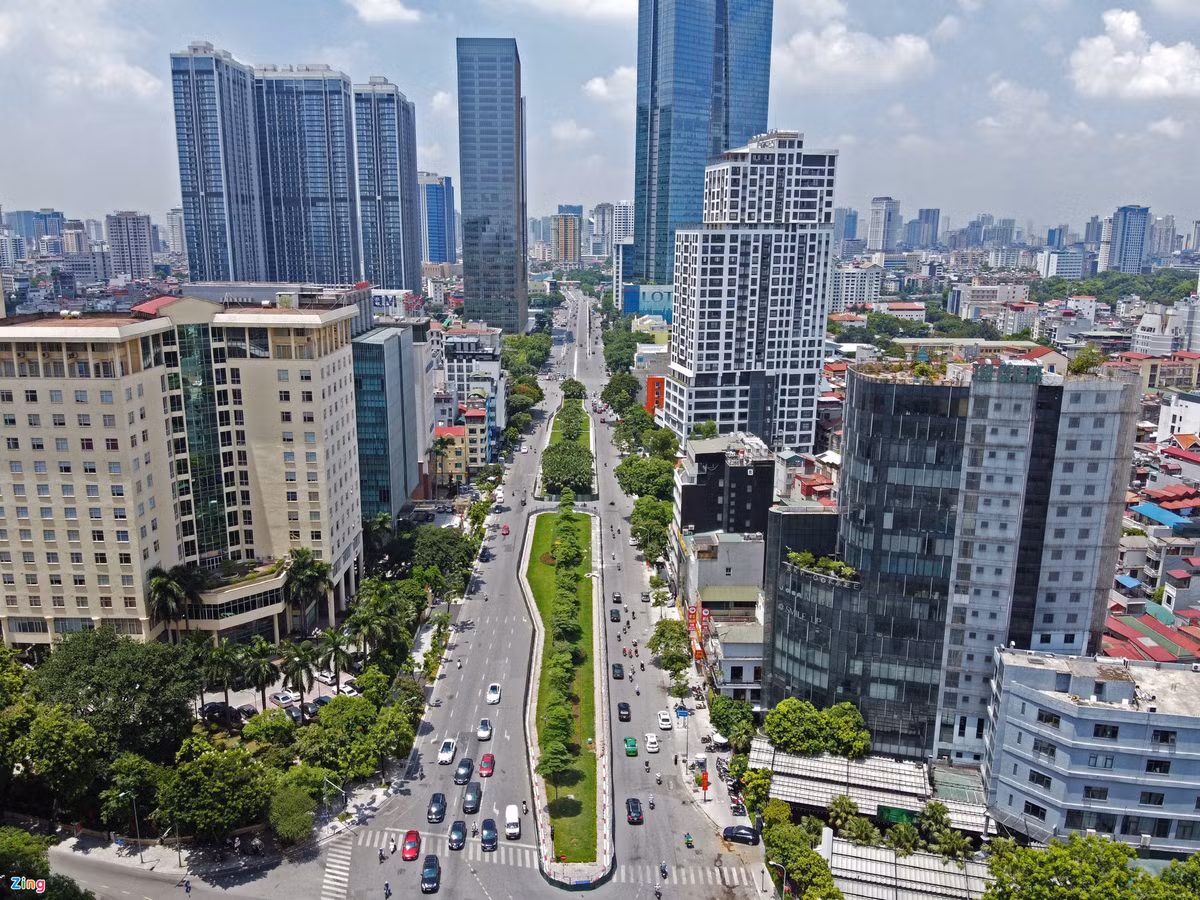 Từ giữa tháng 7, Hà Nội lập rào chắn tại dải phân cách trên trục Văn Cao - Liễu Giai để mở rộng lòng đường. Đoạn đường được mở rộng kéo dài khoảng 390 m từ cầu vượt Thụy Khuê tới nút giao Liễu Giai - Vạn Phúc.