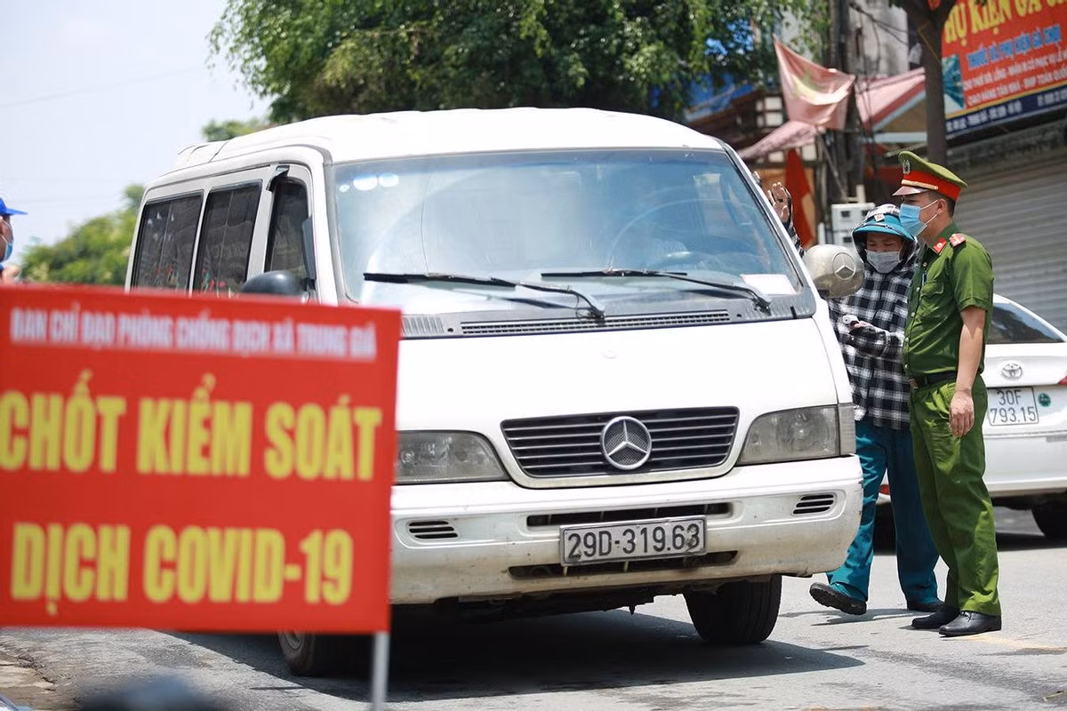 Nhung tinh nao yeu cau phai co giay xet nghiem COVID-19 khi ra vao?
