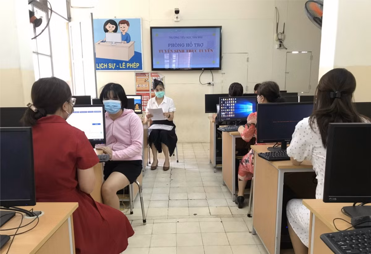 Ha Noi khuyen khich phu huynh dang ky tuyen sinh truc tuyen