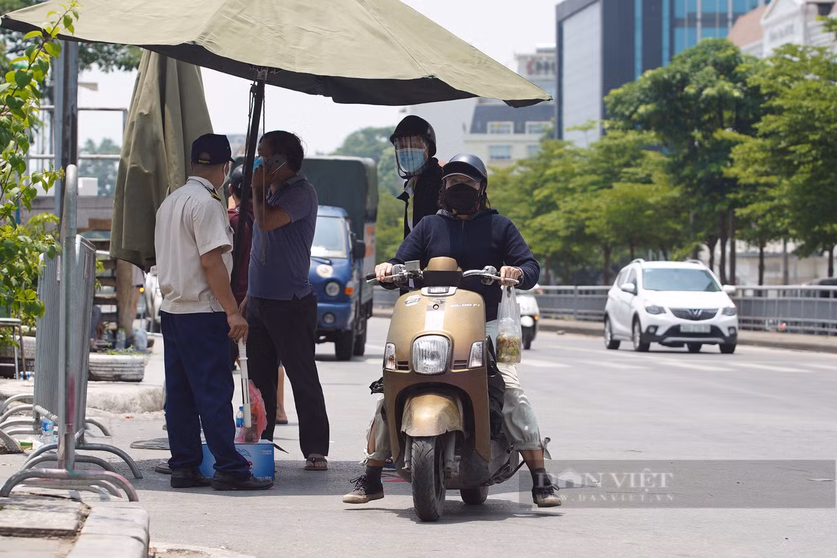Hà Nội phong tỏa phường Chương Dương do có ca dương tính COVID-19 - Hình 11 Ha Noi phong toa phuong Chuong Duong do co ca duong tinh COVID-19-Hinh-11