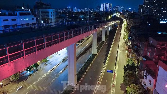Pho dem Ha Noi dep nhu tranh tinh vat khi cach ly xa hoi-Hinh-15