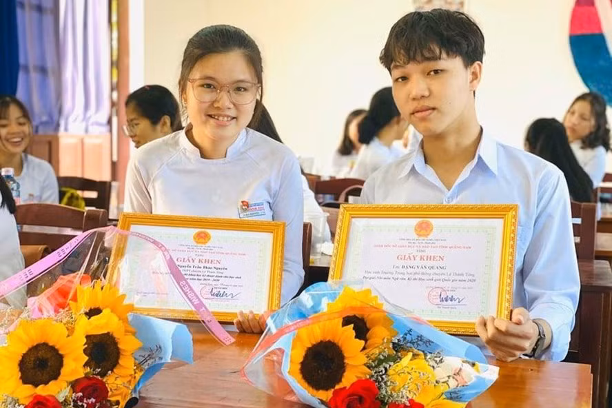 Những tấm gương vượt khó giành “điểm vàng” kỳ thi tốt nghiệp THPT - Hình 8 Nhung tam guong vuot kho gianh “diem vang” ky thi tot nghiep THPT-Hinh-8