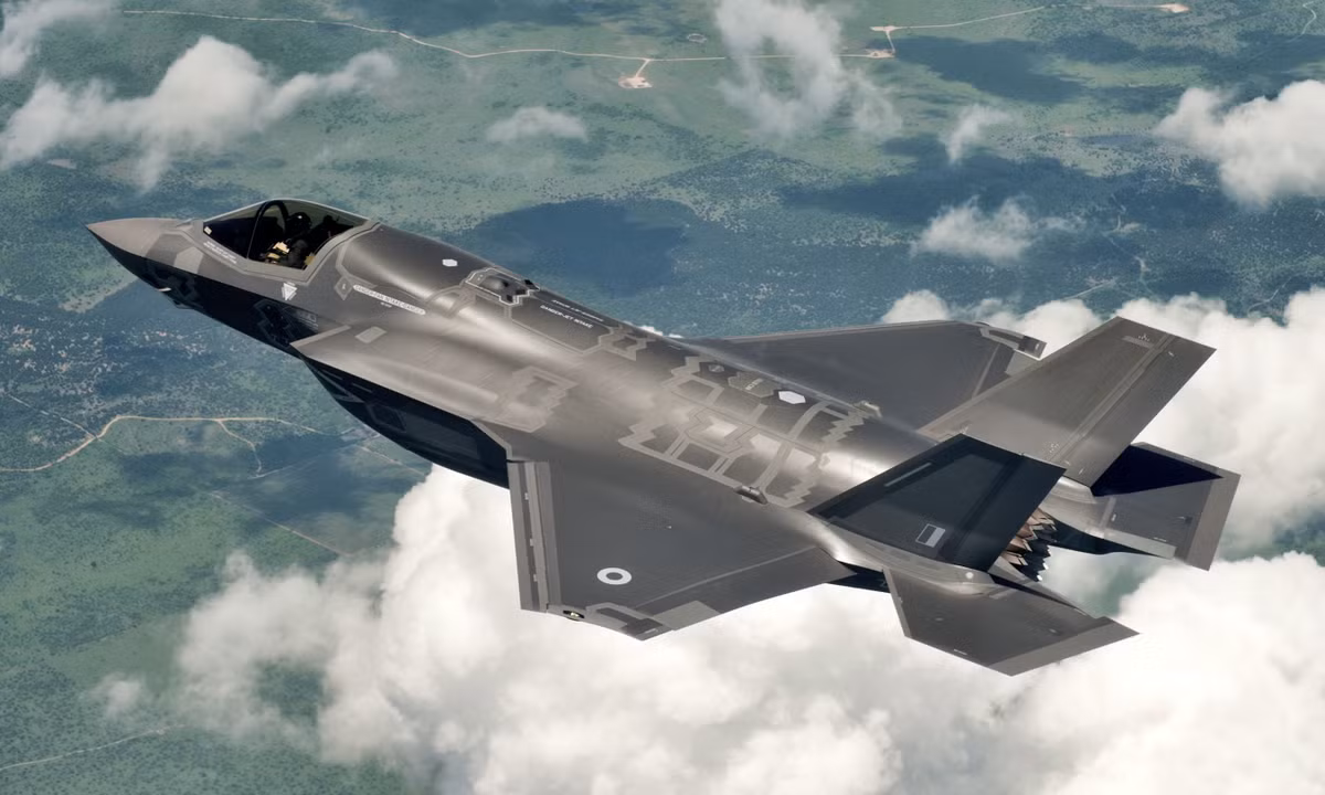 Trả lời câu hỏi của phóng viên về việc tiêm kích tàng hình F-35B liệu đã sẵn sàng thực hiện nhiệm vụ chống khủng bố tại Syria và Iraq, tướng Thủy quân Lục chiến Mỹ tướng Jon Davis tuyên bố: “Chúng tôi đã sẵn sàng làm điều đó”. 
