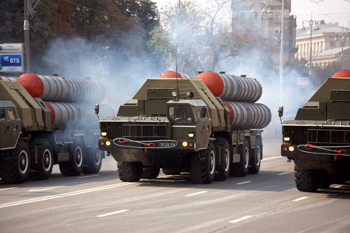 Bên cạnh đó, phiên bản tên lửa S-300 mà Ukraine sở hữu – S-300PS được cho là đã lỗi thời, và đã không còn hoạt động trong Quân đội Nga nhiều năm qua.