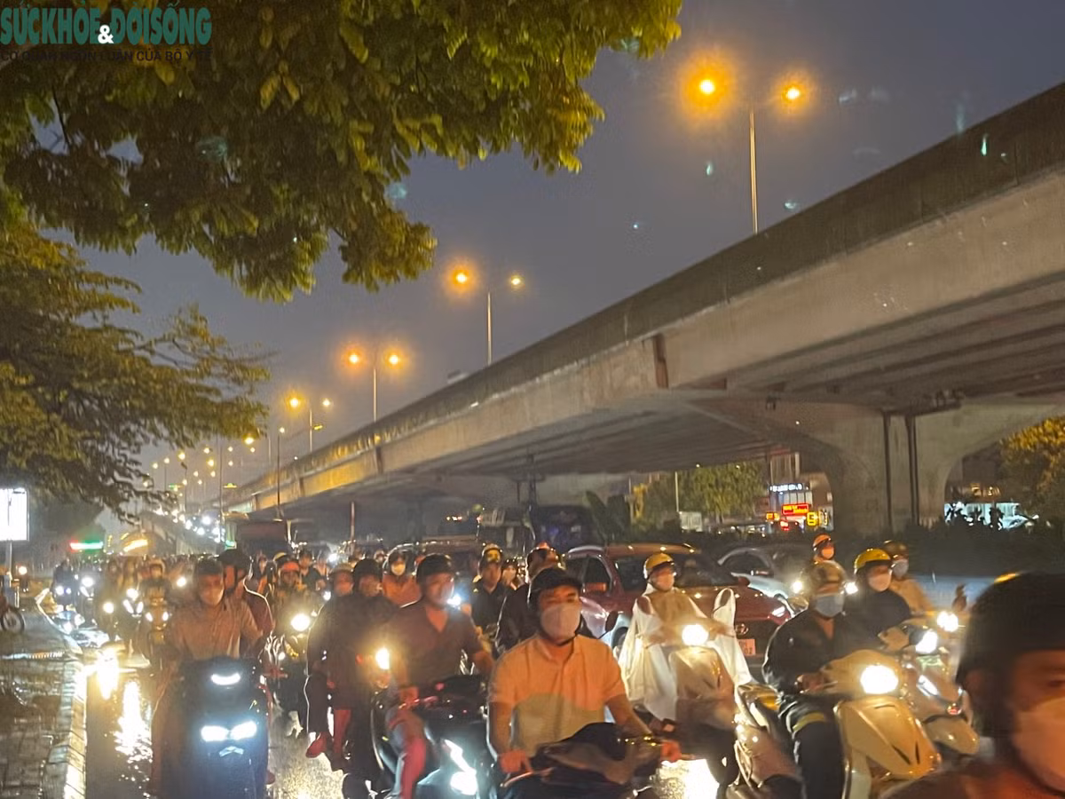 Thông tin từ Trung tâm Dự báo Khí tượng Thủy văn Quốc gia, khu vực Hà Nội ngày và đêm 29/9, có lúc có mưa rào và dông, cục bộ có mưa to. Trong mưa dông có khả năng xảy ra lốc, sét và gió giật mạnh. Nguy cơ xảy ra lũ quét, sạt lở đất tại các tỉnh vùng núi và ngập úng tại các khu vực trũng, thấp.