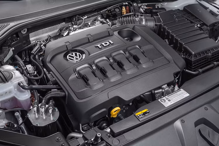 Arteon được trang bị tổng cộng 3 loại động cơ với 6 mức công suất tùy từng phiên bản. Trong đó, động cơ xăng gồm các loại 1.5l tăng áp TSI 148 mã lực và 2.0l TSI với 2 mức 187 và 276 mã lực. Trong khi đó, phiên bản diesel duy nhất 2.0l TDI có 3 mức công suất khác nhau là 148, 187 và 236 mã lực.