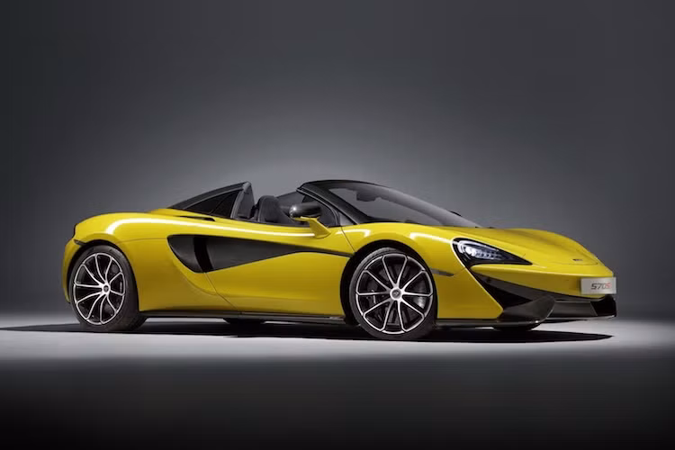 Siêu xe mui trần McLaren 570S Spider là phiên bản thứ 3 thuộc dòng "giá rẻ" Sport Series của McLaren, sau chiếc 570S coupe cơ bản và 570GT hướng tới sự sang trọng. Đây cũng là siêu xe mui trần thế hệ mới đầu tiên của McLaren, do dòng 720S thuộc Super Series vừa ra mắt cũng chưa có bản Spider.