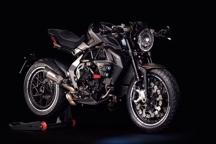 Sau khi thoát khỏi tình trạng khó khăn tài chính, hãng siêu xe Ý MV Agusta đang lên kế hoạch trở lại với "ánh hào quang" năm xưa. Mới đây, MV Agusta đã mở ra bộ phận "hàng thửa" Reparto Veicoli Speciali với mẫu xe đầu tiên là MV Agusta RVS, dựa trên cơ sở dòng naked bike "cơ bắp" MV Agusta Dragster 800.