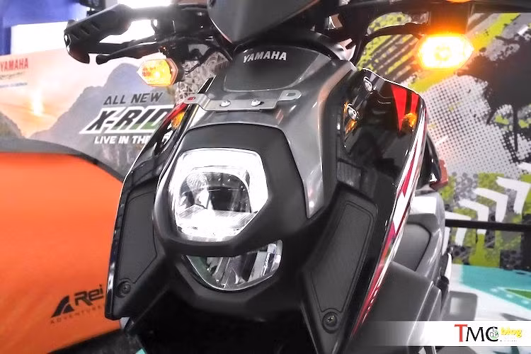 Với thiết kế cá tính, X-Ride 125 có thân xe với bộ vỏ với nhiều mảng hình khối tách biệt. Chi tiết nổi bật nhất trên chiếc xe là cụm đèn pha trước lồi ra ngoài với thiết kế 2 tầng và sử dụng công nghệ chiếu sáng LED hiện đại. Với phần đầu này, xe ga X-Ride 125 có "bộ mặt" như một robot trong các bộ phim viễn tưởng.