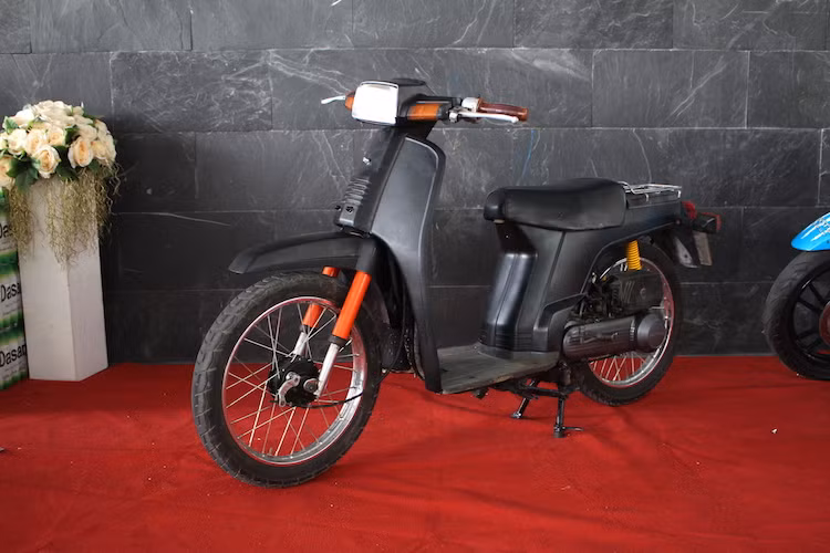 Ngoài việc trưng bày những chiếc SH độ như các năm trước, sự kiện năm nay còn tạo dấu ấn đặc biệt khi có sự xuất hiện của một chiếc xe ga Honda SH50 thế hệ đầu tiên. Sự tương phản giữa chiếc SH50 vốn là dòng xe giá rẻ với các "hậu duệ" cao cấp đã trở thành điểm nhấn lý thú cho ngày hội Honda SH toàn quốc 2017.