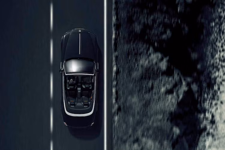 Vừa được ra mắt tại lễ hội tốc độ Goodwood, Rolls-Royce Dawn Black Badge chưa có giá chính thức. Tuy nhiên, có một điều chắc chắn rằng chiếc xe không thể rẻ hơn mức 335.000 USD của chiếc Dawn bình thường (tương đương 7,61 tỷ đồng) tại thị trường Mỹ.