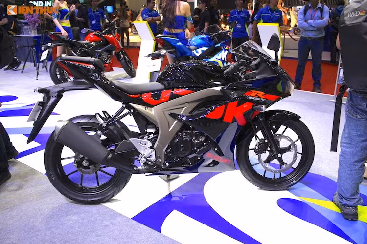 Xuất hiện lần đầu với phiên bản GSX-R125 dành cho thị trường châu Âu, mẫu xe môtô Suzuki GSX-R150 đã được ra mắt tại Indonesia vào cuối năm ngoái. Với sự ra mắt của Suzuki GSX-R125 và Suzuki GSX-R150, lần đầu tiên sau 32 năm dòng sportbike GSX-R đã có một phiên bản môtô phân khối nhỏ.