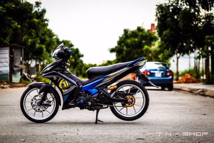 Mặc dù đã bị thay thế bởi Exciter 150 được gần 2 năm, nhưng mẫu xe máy Yamaha Exciter 135 đời cũ vẫn được rất nhiều người ưa thích những đường nét sắc sảo vì kiểu dáng thon gọn, không quá cầu kì. Một khía cạnh khác khiến rất nhiều người vẫn thích dọn kiểng cho Exciter 135 đó là vì cho rằng 135 dễ "dọn" hơn Exciter 150 bây giờ.