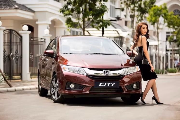 Vẫn giữ vị trí thứ 9 là mẫu sedan hạng B giá rẻ City cũng của Honda, khi có doanh số 456 chiếc. Honda City hiện đang là dòng xe bán chạy nhất của Honda ôtô Việt Nam; xe hiện có 2 phiên bản số tay và số tự động với giá đề xuất tương ứng là 533 và 583 triệu đồng.