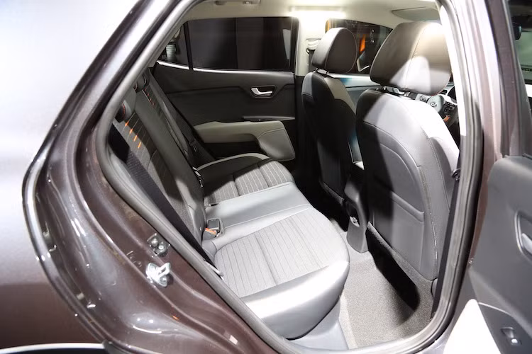 Bên cạnh đó, những trang bị an toàn và hỗ trợ người lái của Stonic cũng sẽ được Hyundai chú trọng với hệ thống phanh tự động khẩn cấp có khả năng nhận biết người đi bộ, hệ thống cảnh báo va chạm, cảnh báo điểm mù, cảnh báo xe đang vượt, cảnh báo chuyển làn...