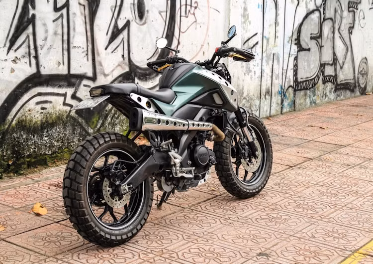 Mẫu naked bike/streetfighter phân khối nhỏ Yamaha TFX150 đã được trang bị một loạt các chi tiết gia công "hàng thửa", biến nó thành kiểu dáng scrambler đầy khỏe khoắn và góc cạnh.