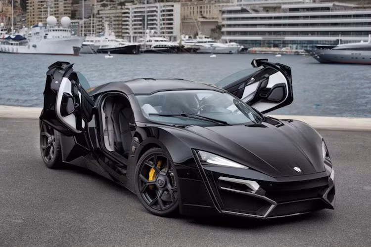 Lykan Hypersport (3,4 triệu USD): Được sản xuất bởi W Motors có trụ ở ở UAE, Lykan Hypersport được trang bị động cơ 6 xi-lanh tăng áp kép, dung tích 3.7L cho công suất 780 mã lực. Siêu xe này từng góp mặt trong phim bom tấn Fast &amp; Furious.