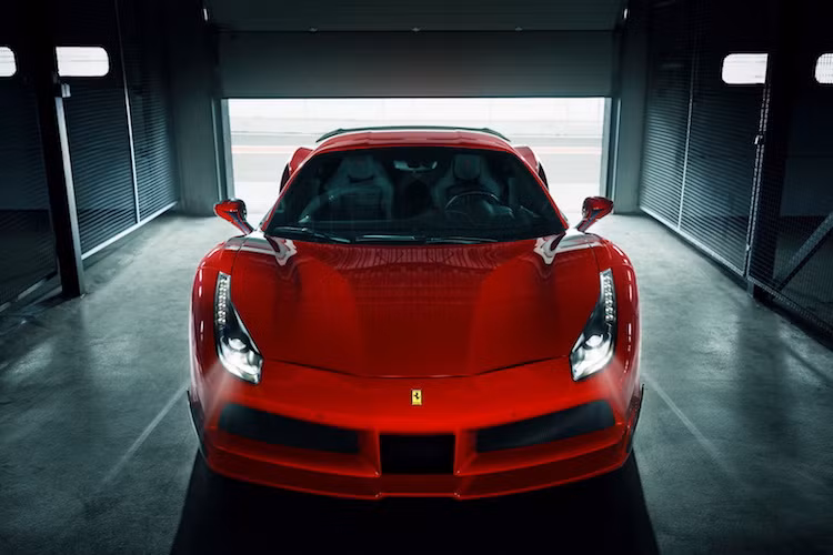 Bên cạnh những nâng cấp ngoại thất kể trên, Novitec cũng nhận độ lại nội thất của 488 GTB với gói N-Largo. Tuy nhiên, khách hàng sẽ là người toàn quyền quyết định tới những chi tiết thay đổi bên trong cabin của xe.