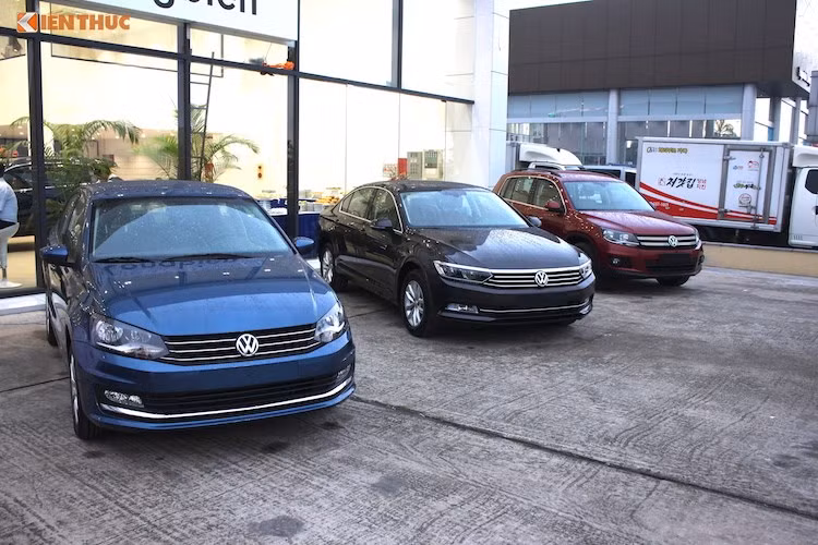 Vào cuối tháng 6 vừa qua, hãng xe Volkswagen tại Việt Nam đã tiến hành công bố giá bán mới cho 2 dòng xe tại Việt Nam là Polo và Touareg. Theo ông Võ Tuấn Anh, Tổng giám đốc mới của VW Việt Nam chia sẻ, động thái giảm giá của Volkswagen là bước đi quan trọng trong việc làm mới hình ảnh thương hiệu Volkswagen tại nước ta.