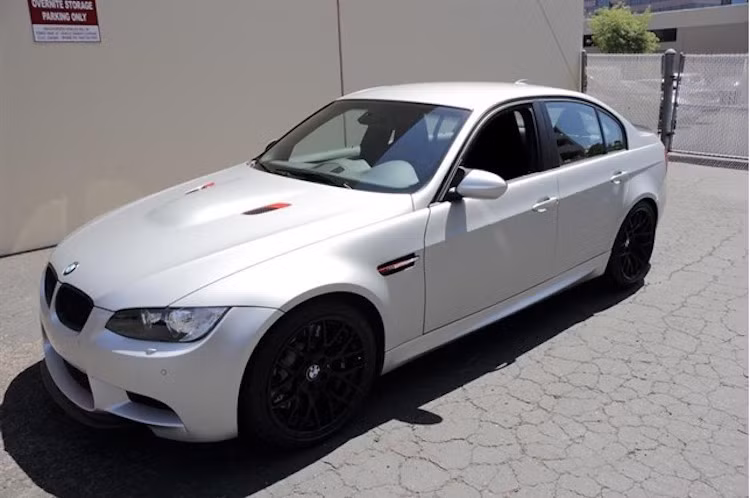 Vào thế hệ M3 E90/92 trước thế hệ hiện tại, BMW đã từng tạo ra 2 phiên bản đặc biệt siêu nhẹ. Một trong số đó là chiếc M3 GTS coupe, và chiếc còn lại là BMW M3 CRT dựa trên cơ sở của chiếc xe BMW M3 Sedan đời cũ. Tên gọi CRT là chữ viết tắt của Carbon Racing Technology - Công nghệ sợi carbon xe đua.