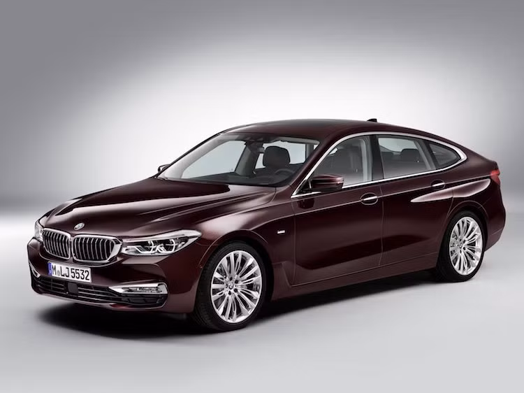 Dù mang tên gọi 6 Series tuy nhiên trên thực tế, chiếc hatchback - coupe hạng sang BMW 6 Series Gran Turismo 2018 lại dựa trên cơ sở của BMW 5 Series thế hệ mới. Nó sẽ thay thế cho chiếc 5 Series Gran Turismo (GT) thế hệ trước, vốn nhận được nhiều lời phàn nàn về thiết kế không cân đối.