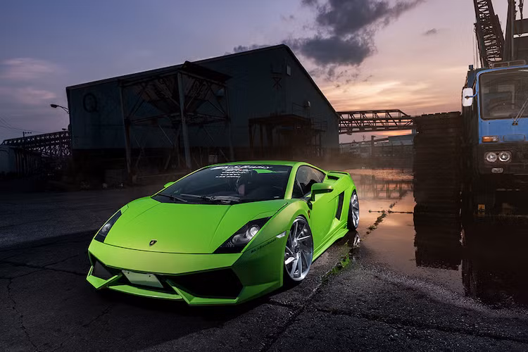 Trước khi bị thay thế bởi "đàn em" Huracan, mẫu siêu xe Lamborghini Gallardo đã từng có 10 năm "tung hoành" trên thị trường (2003-2013). Dù hiện đã "cao tuổi" tuy nhiên do có giá bán lại rơi vào tầm với của nhiều người chơi xe, những chiếc Gallardo dù xuất hiện với "tần suất" ít hơn Huracan nhưng vẫn có các bản độ ấn tượng.