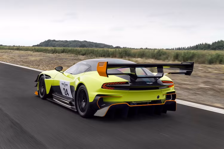 Hiện Aston Martin chưa công bố giá của gói nâng cấp AMR Pro, tuy nhiên chắc chắn rằng giá của nó sẽ không rẻ khi mỗi chiếc Vulcan vốn đã là siêu xe "triệu đô". Chỉ với 24 chiếc trên toàn Thế giới, Aston Martin Vulcan có giá khi mới là 2,3 triệu USD (tương đương 52,2 tỷ đồng), bao gồm quyền tham gia vào một khoá huấn luyện trên các đường đua khác nhau bởi những tay đua từ Aston Martin.
