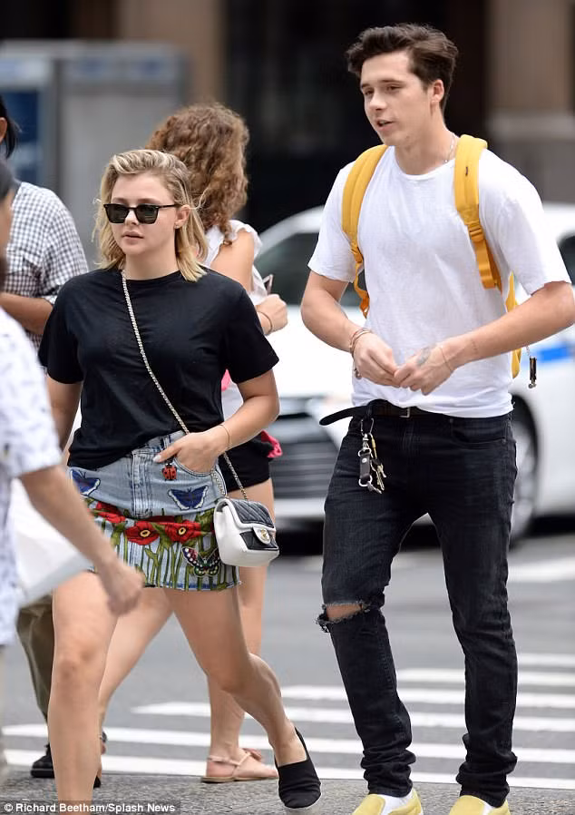 Brooklyn, con trai Beck-Vic bị bắt gặp đi cùng bạn gái cũ hơn tuổi, nữ diễn viên Chloe Grace Moretz ở New York. Ảnh: Splash News