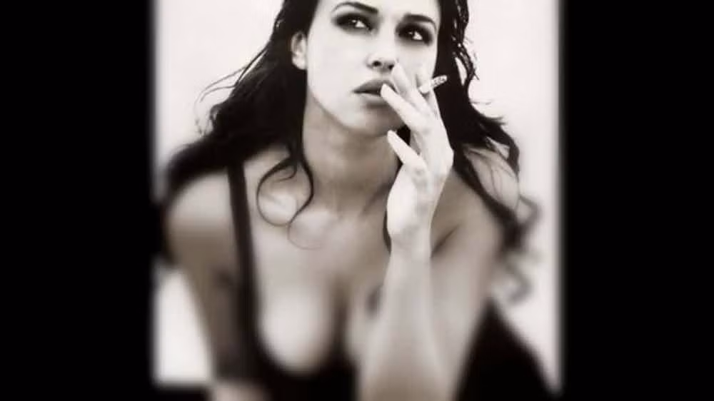 Monica Bellucci được coi là biểu tượng tình dục của thế kỷ 21. Cô là một trong số các gương mặt nữ diễn viên liên tục xuất hiện trong những danh sách bình chọn sắc đẹp và được nhiều khán giả nam khao khát. Ảnh: PR Photos