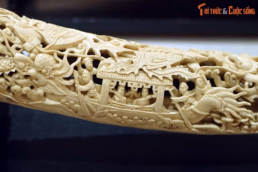 Điều này thể hiện rõ nét ở những chiếc thuyền, từ loại đơn giản, chỉ có một tầng...