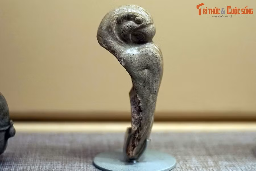 Tượng vẹt thời Lý. Ở khu vực kinh thành Thăng Long, nhiều tượng vẹt thời Lý đã được phát hiện. 