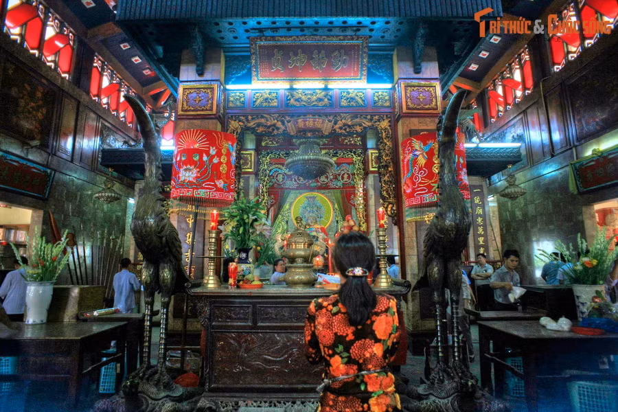 Lễ hội Vía Bà Chúa Xứ Núi Sam được tổ chức trang trọng từ ngày 23 đến 27 tháng 4 âm lịch hàng năm, được công nhận là Lễ hội cấp Quốc gia từ năm 2001. Đây là lễ hội có quy mô lớn bậc nhất Nam Bộ.