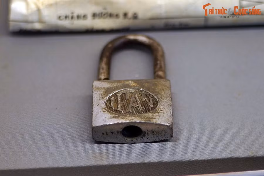 Chiếc ổ khóa các chiến sĩ cách mạng đã phá khi làm chủ nhà tù Côn Đảo ngày 1/5/1975, một ngày sau khi chiến dịch Hồ Chí Minh thắng lợi hoàn toàn.