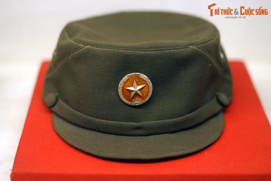 Mũ mềm của Thiếu tướng Nguyễn Hòa, Tư lệnh Quân đoàn 1, sử dụng trong Chiến dịch Hồ Chí Minh, từ ngày 26-30/4/1975. Hiện vật được trưng bày ở Bảo tàng Lịch sử Quân sự Việt Nam.