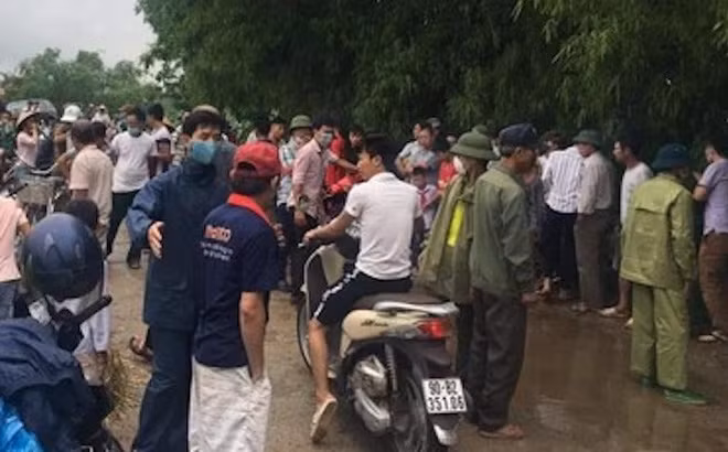  Xin sữa không được, nghịch tử chém mẹ già tử vong: Vào khoảng 2h ngày 4/1, con trai cụ Nguyễn Thị T. (SN 1939, ngụ phố Bái Trúc, thị trấn Tân Phong, huyện Quảng Xương, tỉnh Thanh Hóa) là Trần Văn Hải (SN 1968) có đi vào phòng cụ T. xin sữa tươi để uống. Tuy nhiên, do cụ T. không đồng ý nên sau đó hai bên xảy ra mâu thuẫn. Trong lúc nóng giận, Hải dùng dao chém mẹ mình trọng thương. 