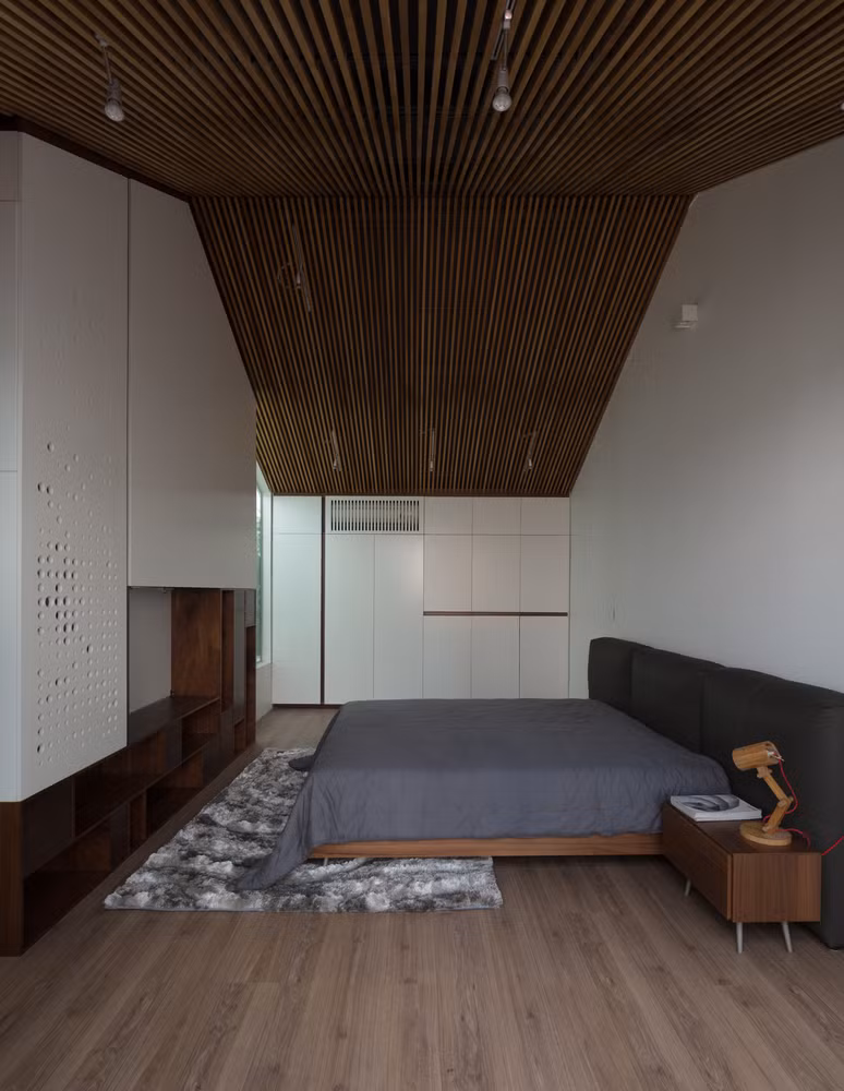  Ngôi nhà ở trung tâm Hà Nội này có tên Attic Apartment, vừa hoàn thành trong năm 2016.