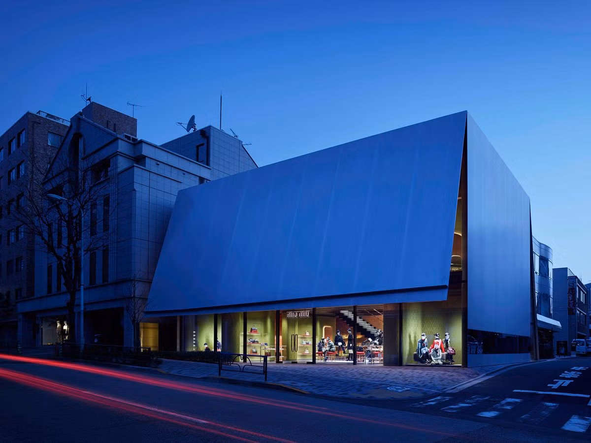 Cửa hàng thương mại Miu Miu Aoyama Store ở Nhật Bản.