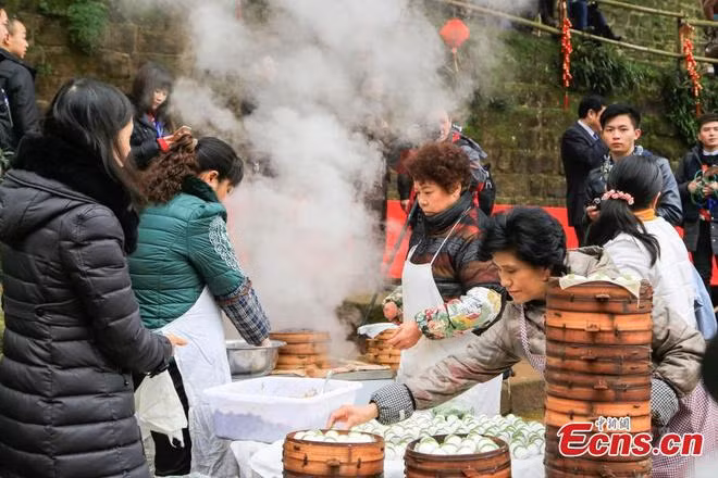 "Cơm đoàn viên" là truyền thống văn hóa dân gian có từ lâu đời ở thị trấn Đại Đồng, khởi nguồn từ tập tục cúng giao thừa khi chuẩn bị qua năm mới.