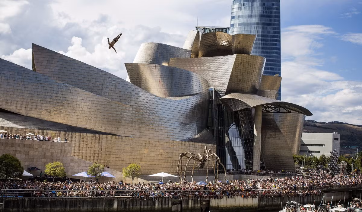 Bảo tàng Guggenheim Bilbao ở Tây Ban Nha là một trong những công trình ấn tượng của kiến trúc sư lừng danh Frank Gehry.