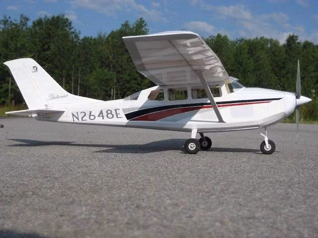 Máy bay Cessna 206 là loại máy bay cỡ nhỏ của Mỹ, được sản xuất từ năm 1964-1985, vẫn đang được sử dụng rộng rãi ở nhiều nơi.