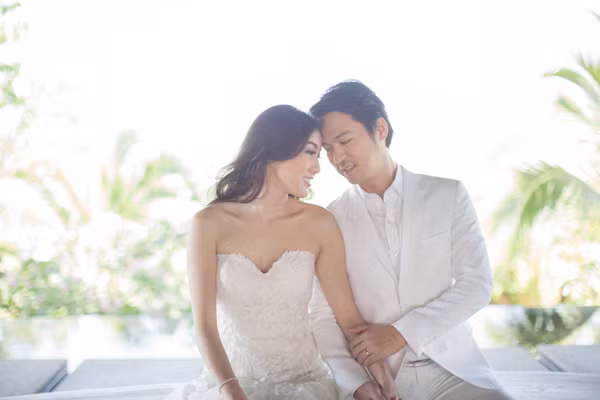 Trước đó, hồi tháng 4 năm nay, đám cưới của con gái tỷ phú Thái Lan diễn ra vô cùng hoành tráng và siêu sang. Ông chủ của tập đoàn Central không ngại chi mạnh tay trong đám cưới con gái cưng.