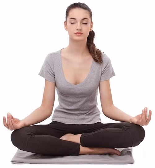  5. Ngồi thiền. Ngồi thiền sẽ giúp bạn ngủ ngon hơn, thúc đẩy quá trình đốt cháy năng lượng khi ngủ, từ đó giảm cân hiệu quả. Bên cạnh đó, ngồi thiền 30 phút mỗi ngày còn giúp cơ thể bạn dẻo dai hơn nữa đấy!