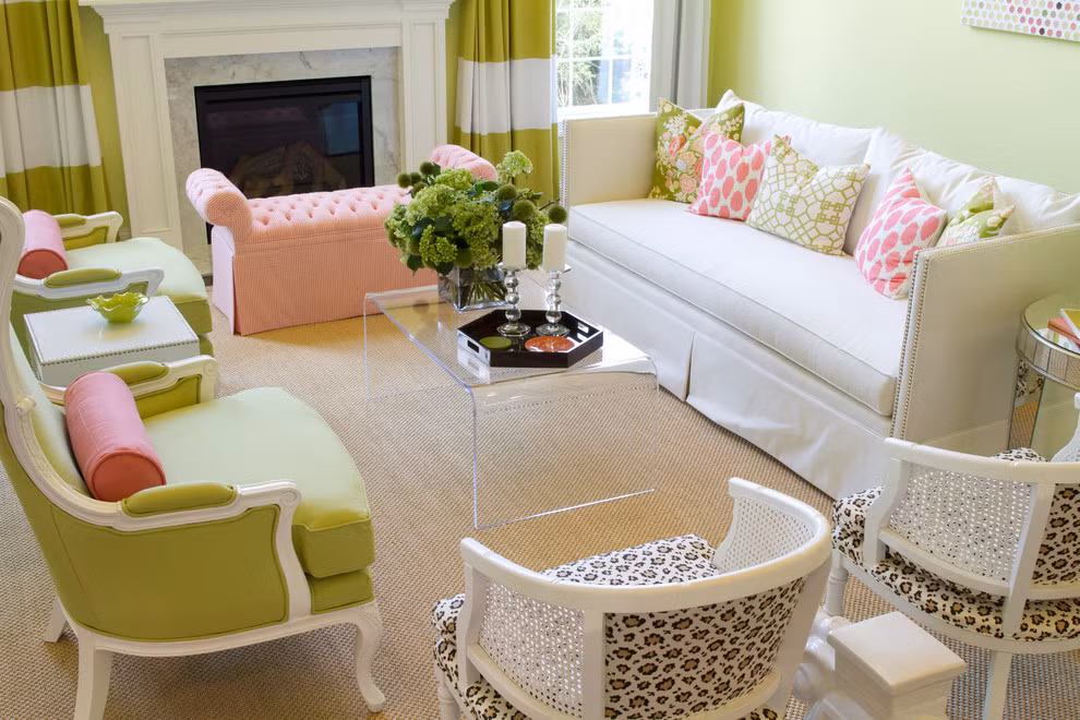 Bộ bàn ghế sofa mang những màu tươi mới.