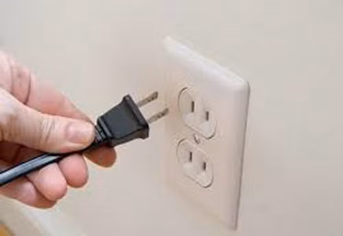 Rút dây nguồn ra khỏi ổ cắm cũng là một cách để tiết kiệm điện hiệu quả.