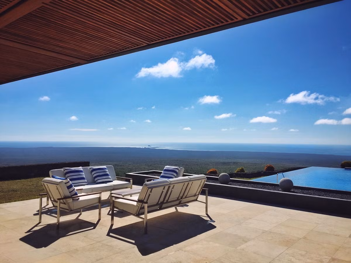 Nhìn chung, resort này có kiến trúc khá đẹp với bể bơi ngoài trời.