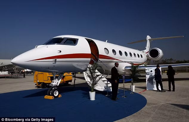 Một chiếc khác là 2013 Gulfstream G650, trị giá 60 triệu USD.