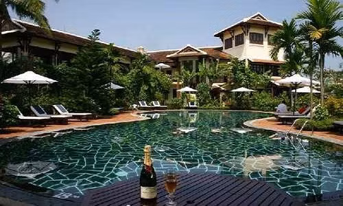 Khu nghỉ dưỡng Hội An Riverside Resort &amp; Spa: Năm 2000, khu nghỉ dưỡng cao cấp đầu tiên của Tập đoàn Khaisilk “Hội An Riverside Resort &amp; Spa” được đặt tại Hội An, Quảng Nam. Đây là resort đầu tiên của Hội An và gần như là resort đầu tiên ở Việt Nam, được một tạp chí rất uy tín của Mỹ bình bầu là một trong những resort tốt nhất thế giới.