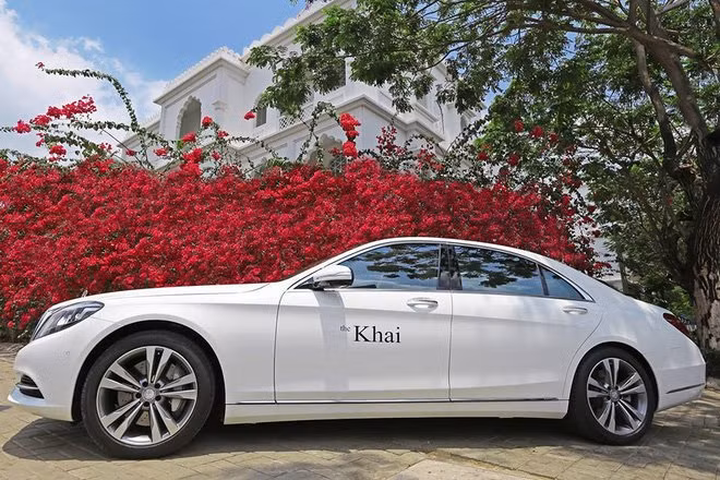Ngoài chiếc Rolls-Royce Phantom, KhaiSilk còn sở hữu những chiếc xe của các thương hiệu lớn như Range Rover, Jaguar, Audi Q7, BMW series 7. Những chiếc xe này có giá bán từ 3,5 - 6 tỷ đồng. Tháng 3/2016, chiếc Mercedes S500 đời 2016 (khoảng 5,5 tỷ đồng) cũng đã thuộc quyền sở hữu của đại gia này. Mercedes S500 là dòng xe được nhiều doanh nhân ưa chuộng bởi thiết kế sang trọng.