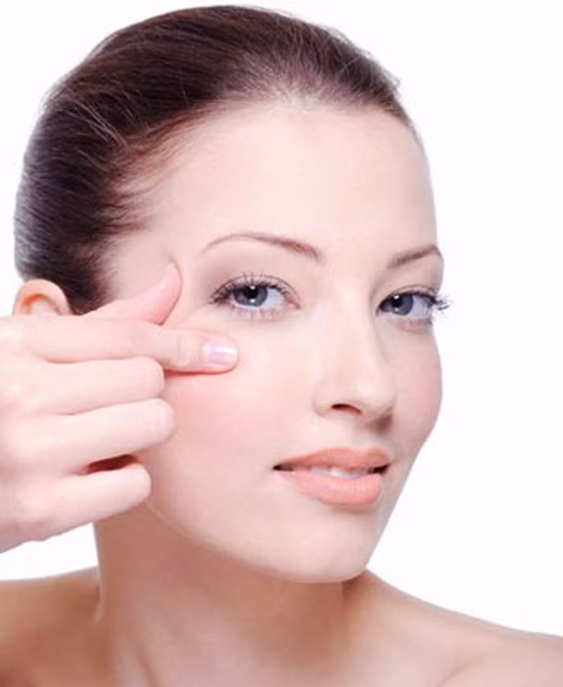 Săn chắc da. Nếu như hút thuốc, uống rượu hay cà phê làm da nhăn nheo, chảy xệ thì việc ăn dứa mỗi ngày sẽ giúp cải thiện đáng kể tình trạng này. 